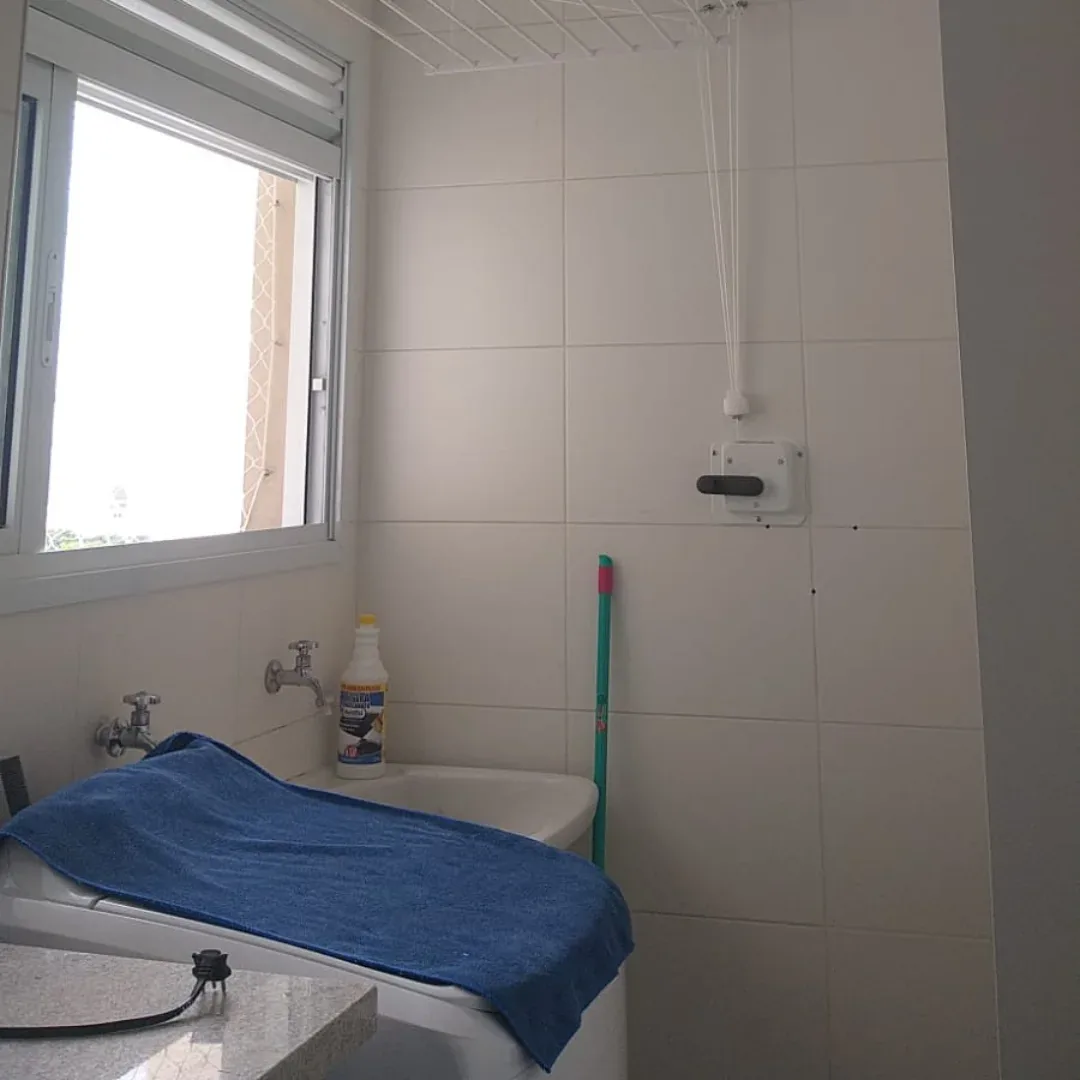 Varal instalado em área de serviço